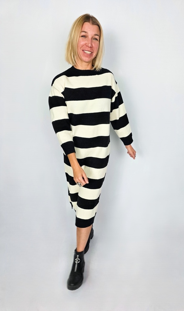 [00010] Robe pull à rayures