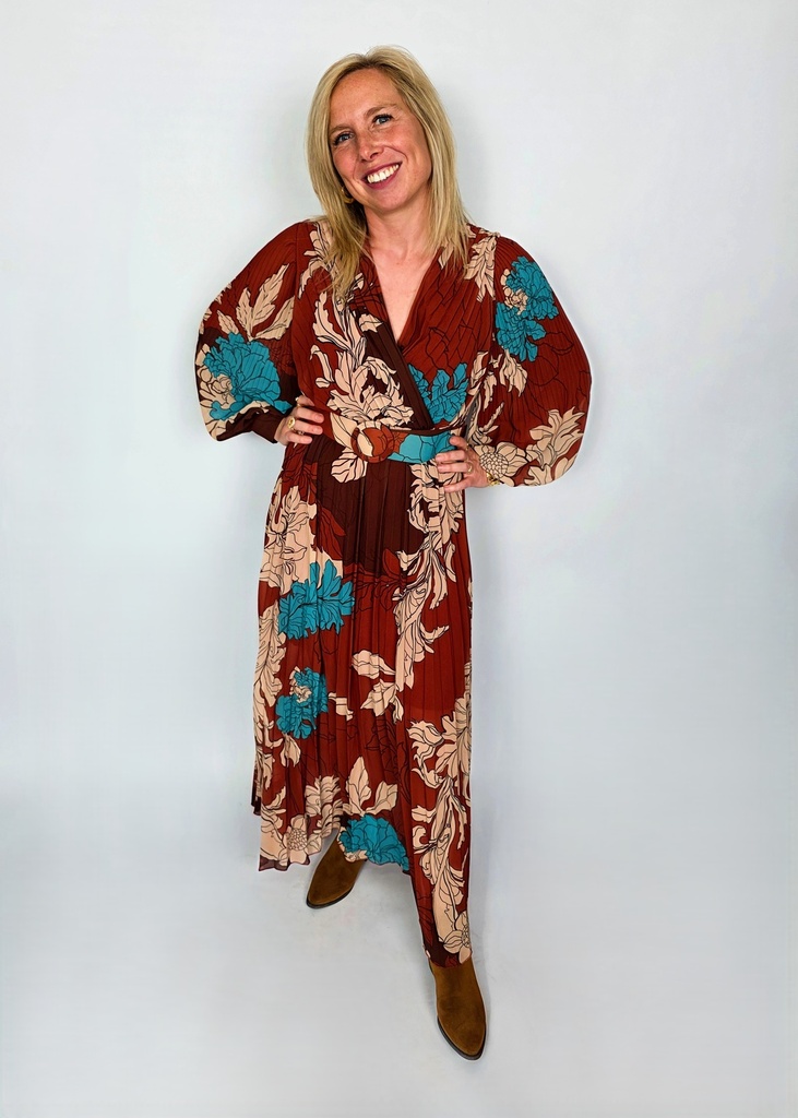 [00011] Robe longue plissée avec ceinture et imprimé floral/feuillage
