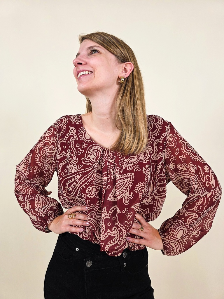 [00047] Blouse légère doublée au motif cachemire beige et marron.