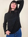 Pull noir bords ondulés en maille fine dentelle