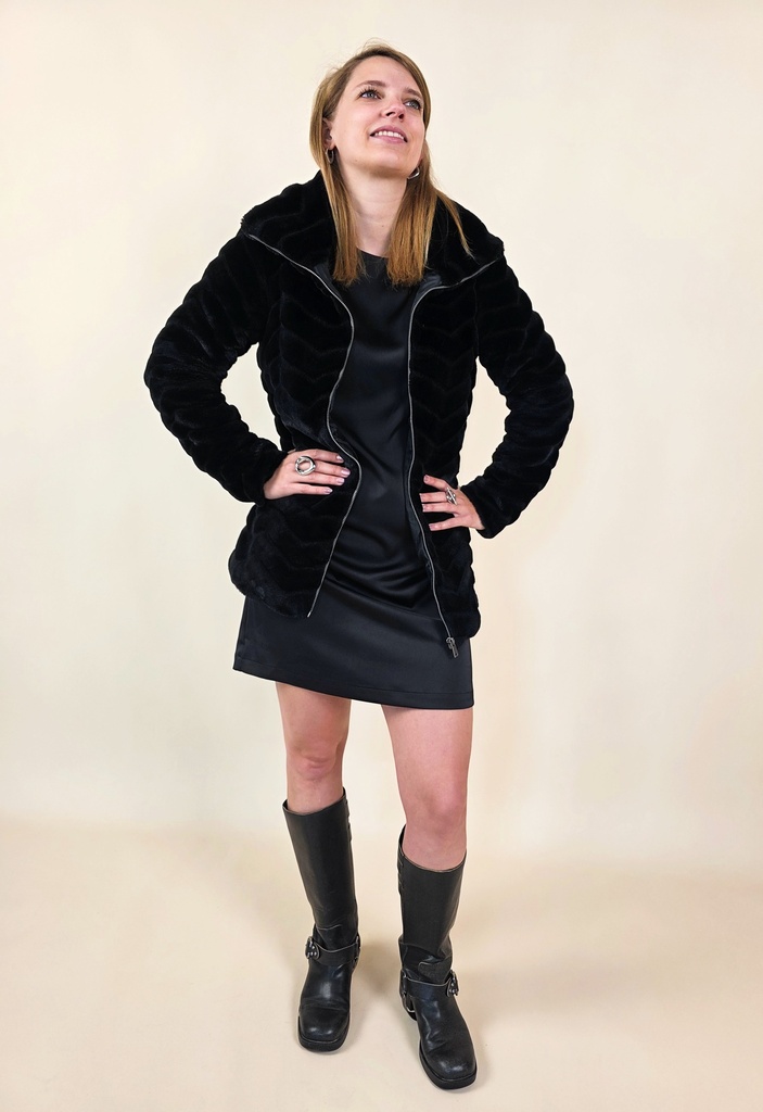 [00074] Veste noire en fausse fourrure zippée