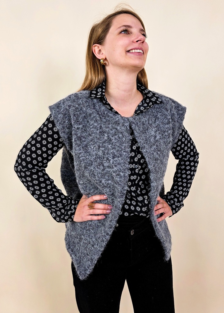 [00090] Gilet sans manches duveteux gris