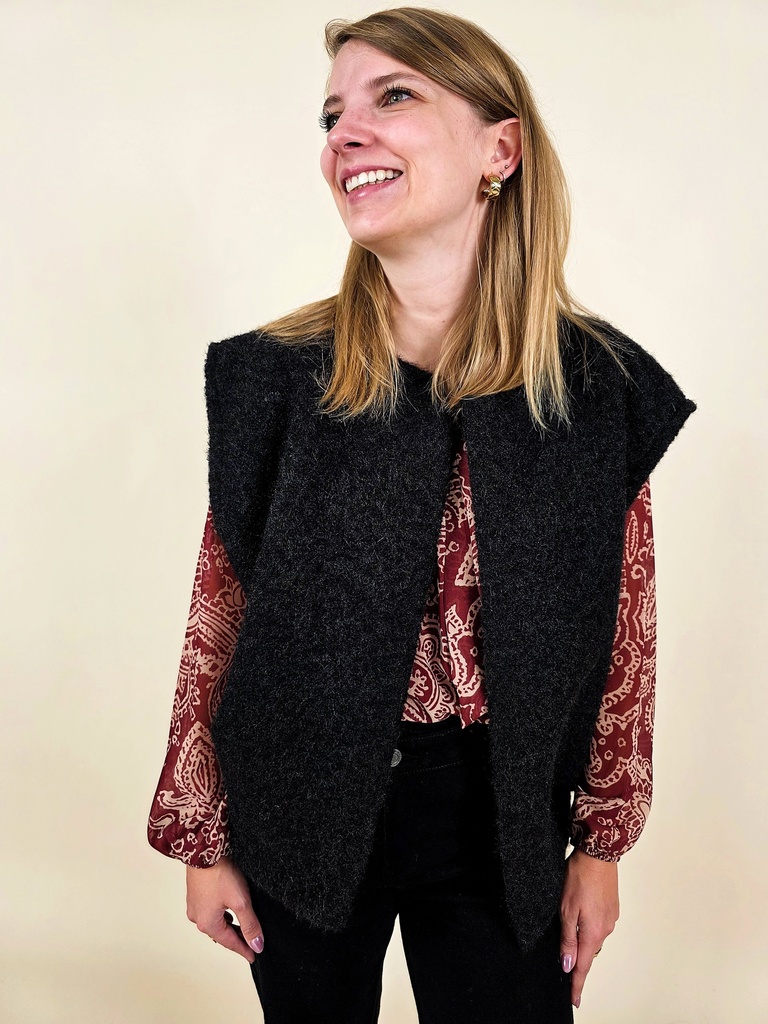 [00095] Gilet sans manches duveteux noir