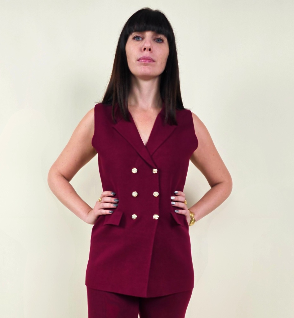 Gilet sans manches bordeaux à boutons dorés