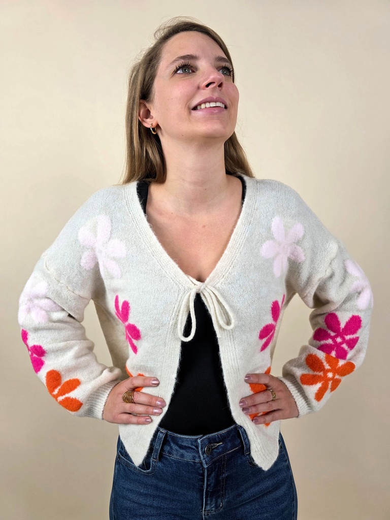 Gilet court écru à fleurs ample avec manches cloches