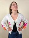 Gilet court écru à fleurs ample avec manches cloches