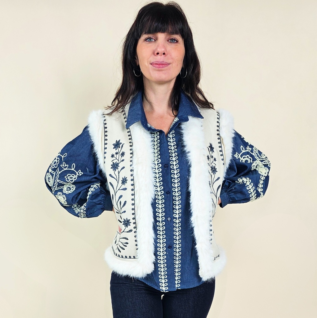 Gilet sans manches blanc cassé brodé avec fourrure