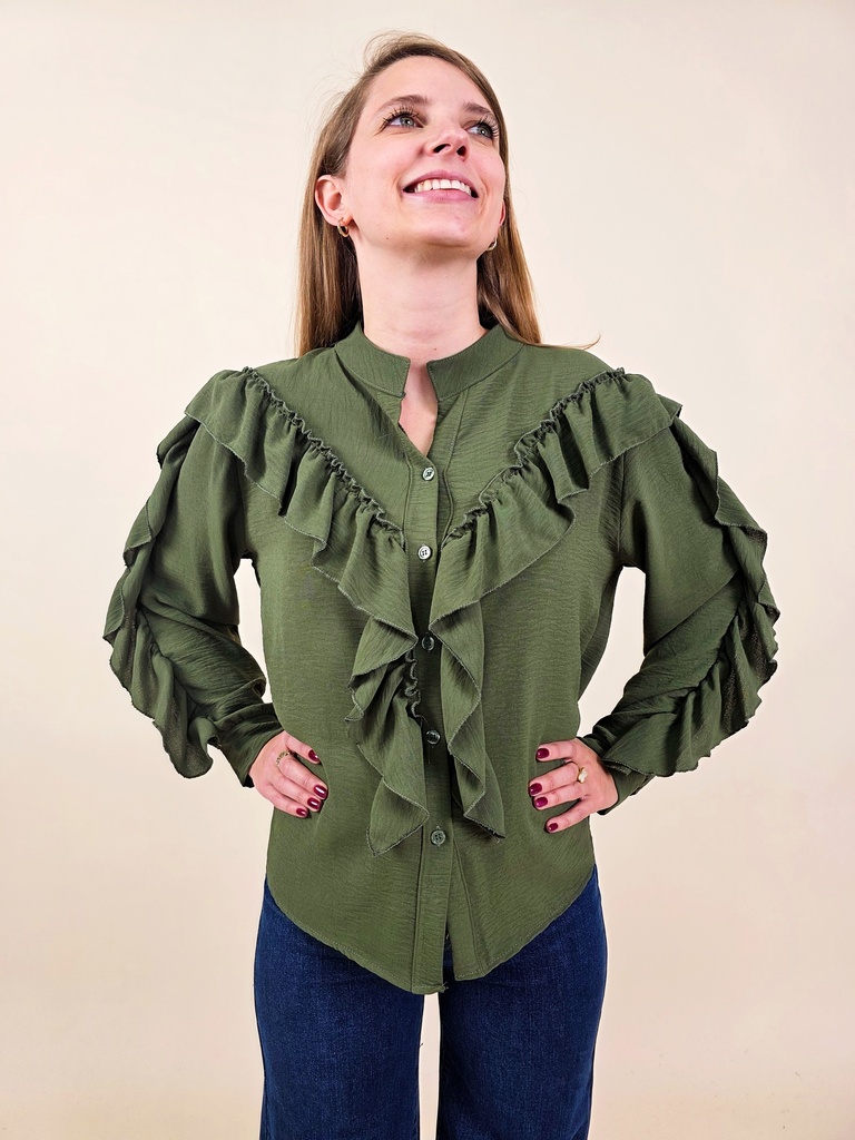 [00144] Chemise verte avec volants sur la poitrine et les bras