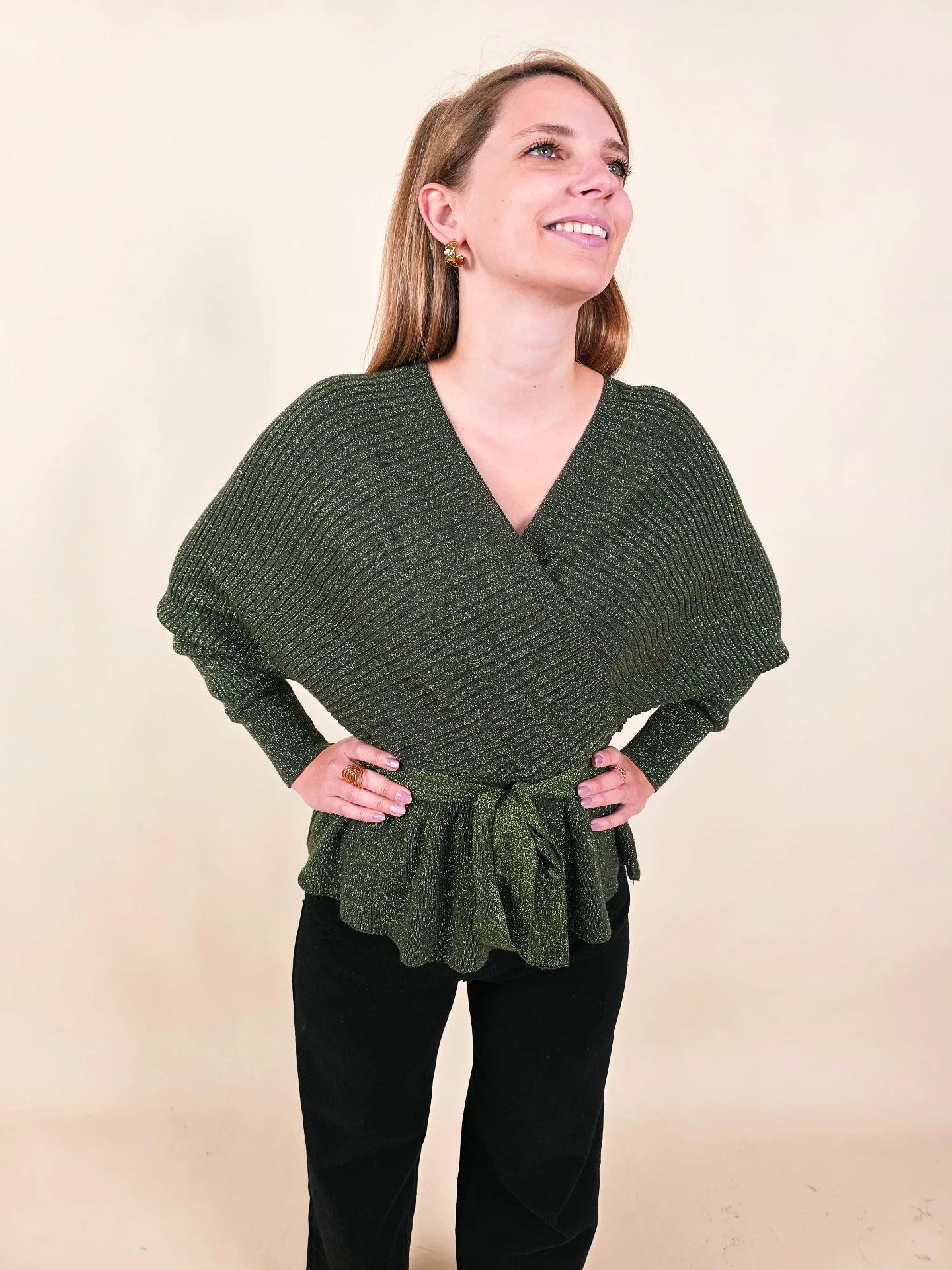 Cache-cœur en maille vert métallisé à manches chauve-souris et ceinture à nouer