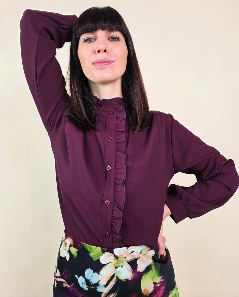 [00173] Chemisier bordeaux à col montant et volants