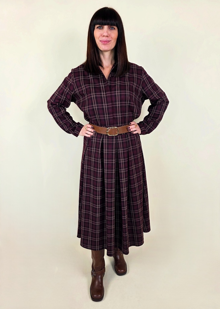 Jupe longue plissée à motifs carreaux bordeaux avec ceinture