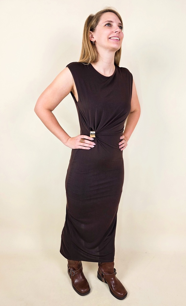 [00209] Robe moulante brune avec détail doré