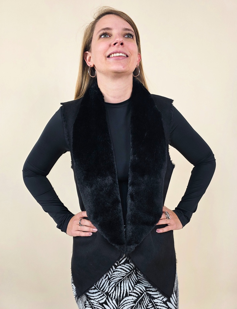 Gilet sans manche noir avec fourure sur le col