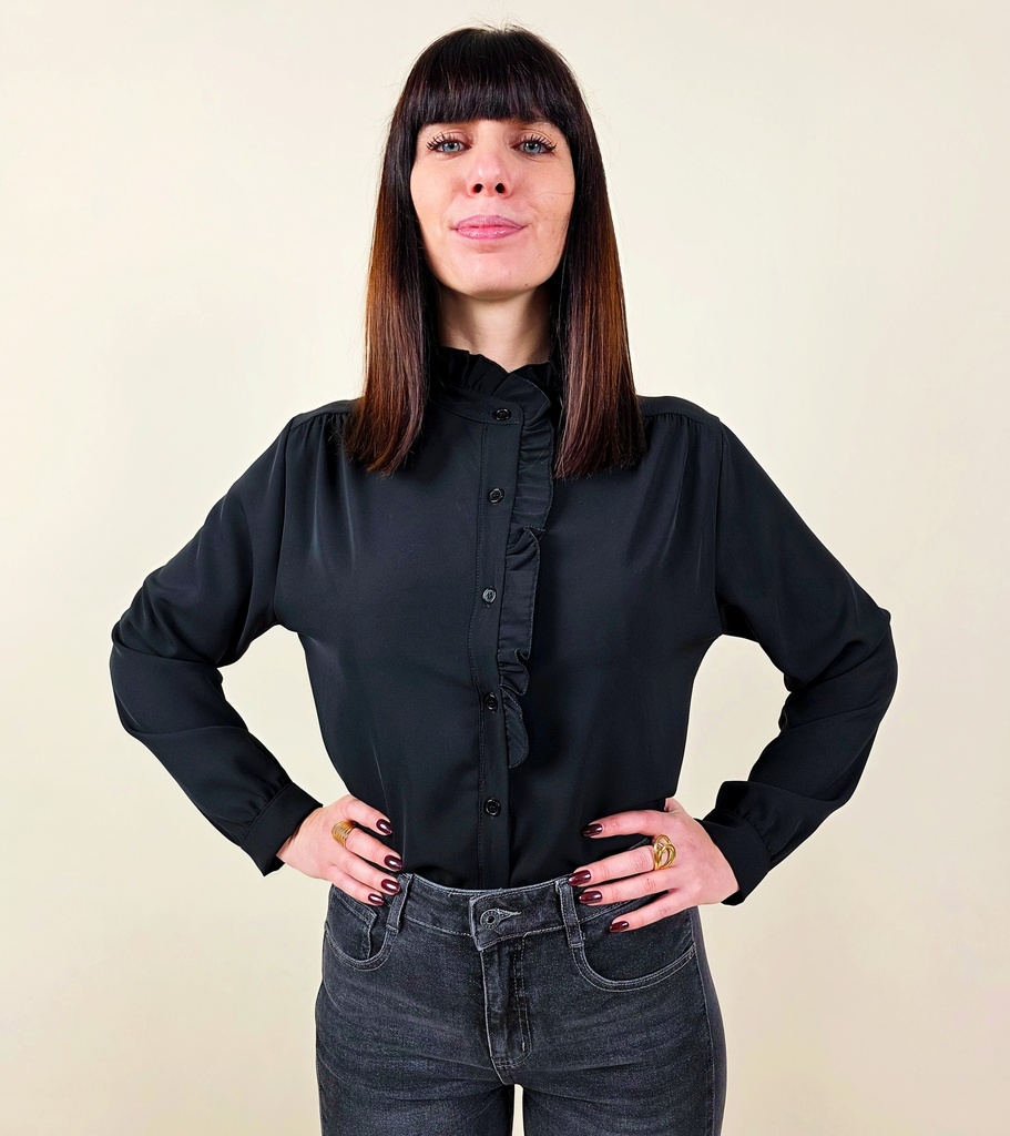 [00227] Chemisier noir à col montant et volants