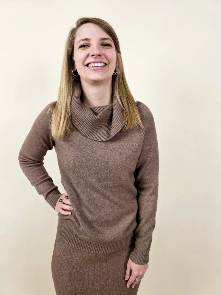 Pull col roulé large marron