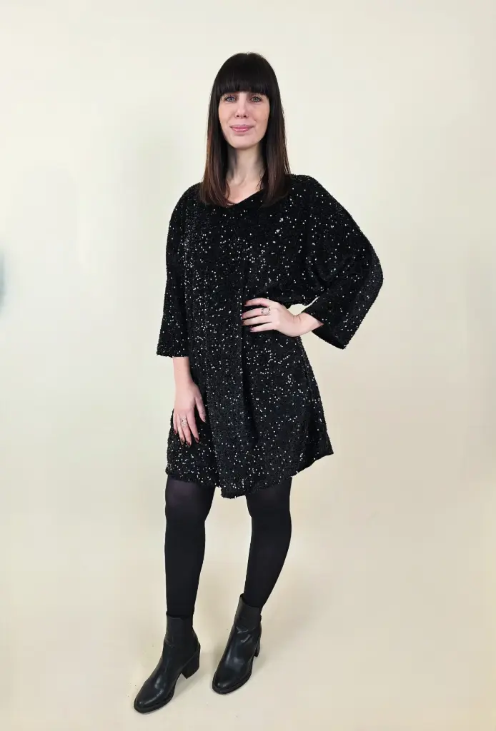 [00395] Robe noir sequins