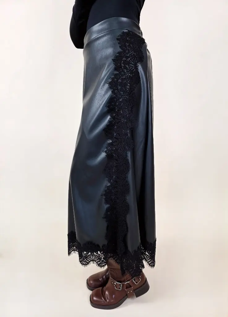 [00396] Jupe longue similicuir et dentelle