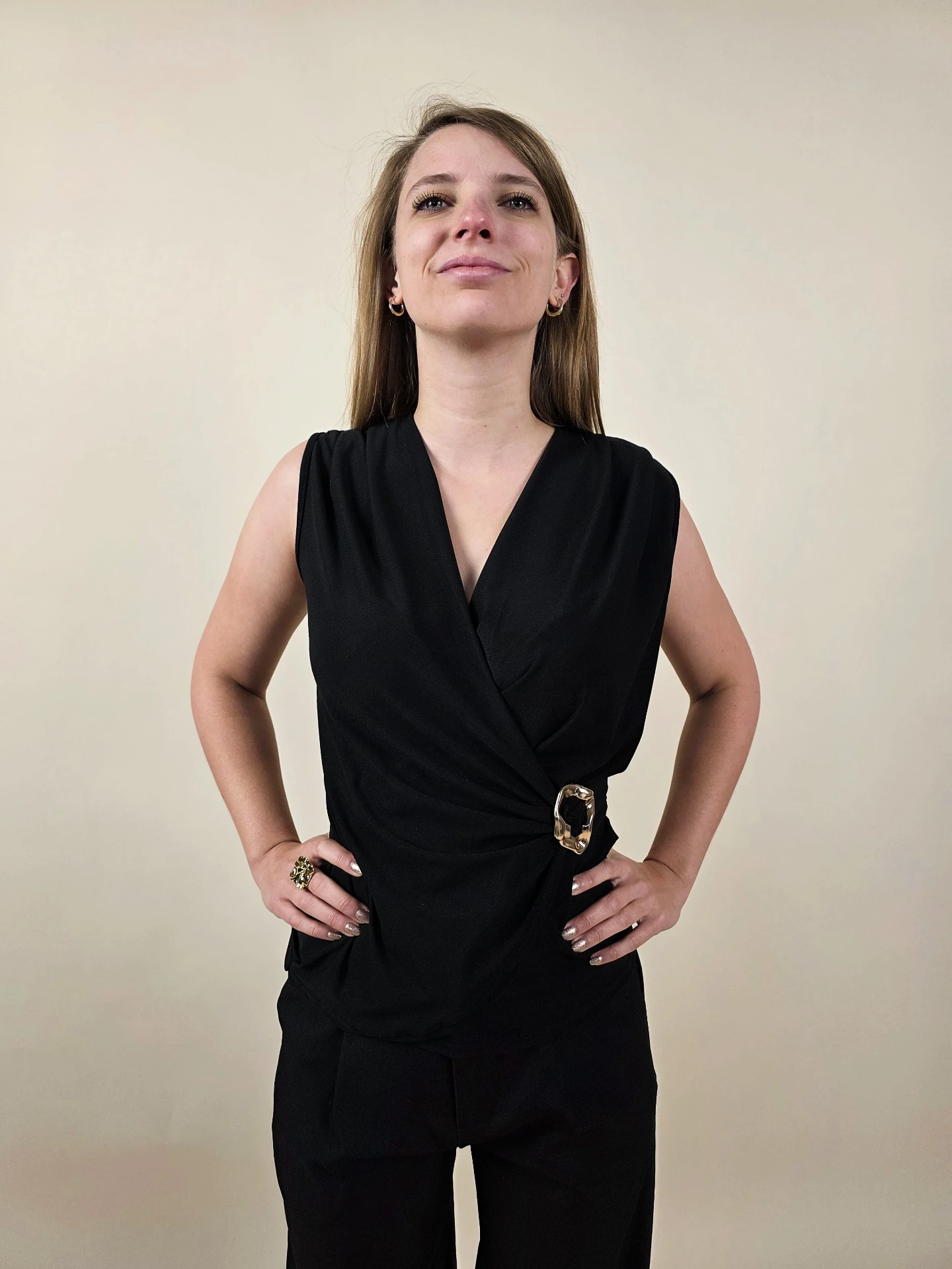 Top sans manches noir à boucle