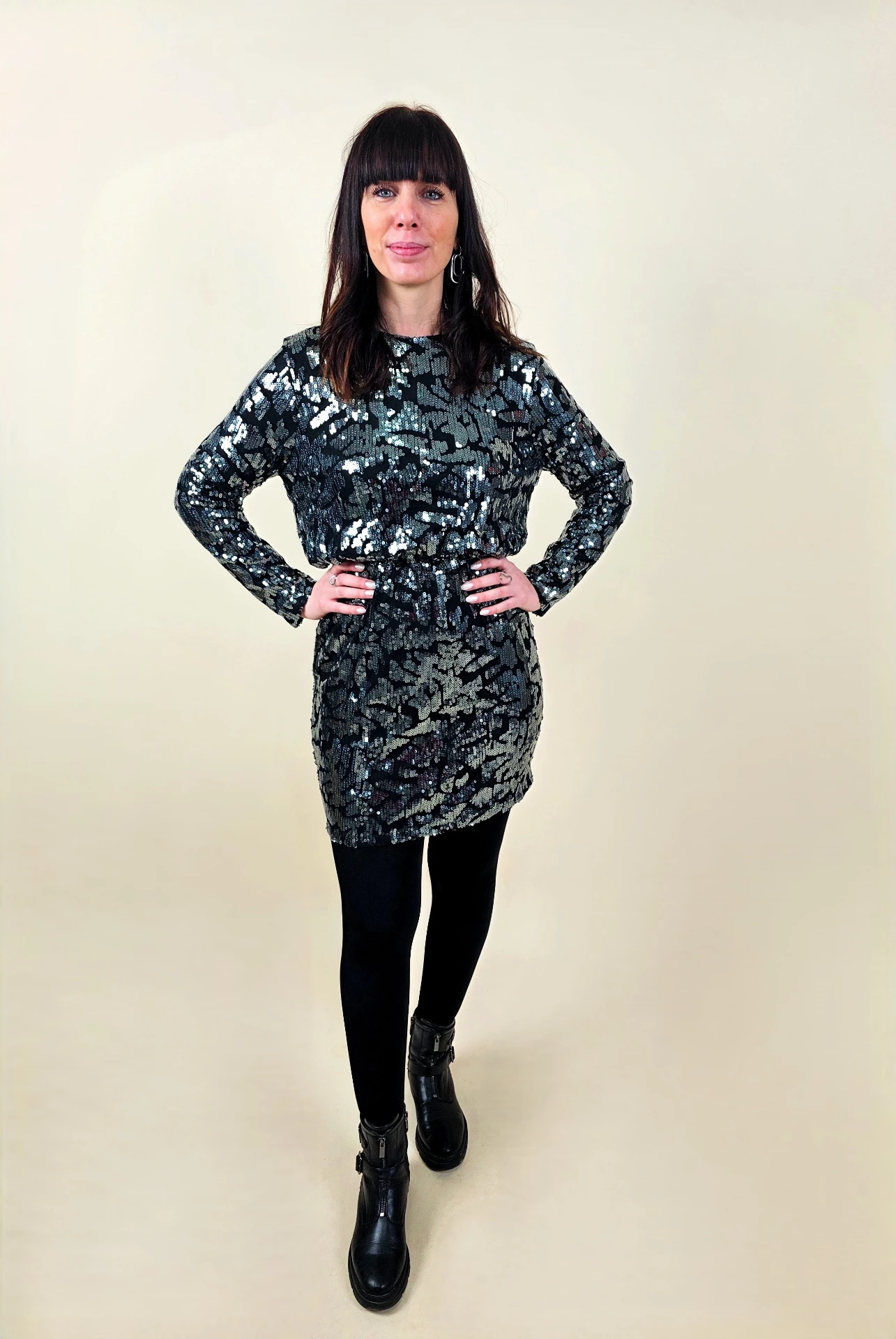 Robe à sequins argentés