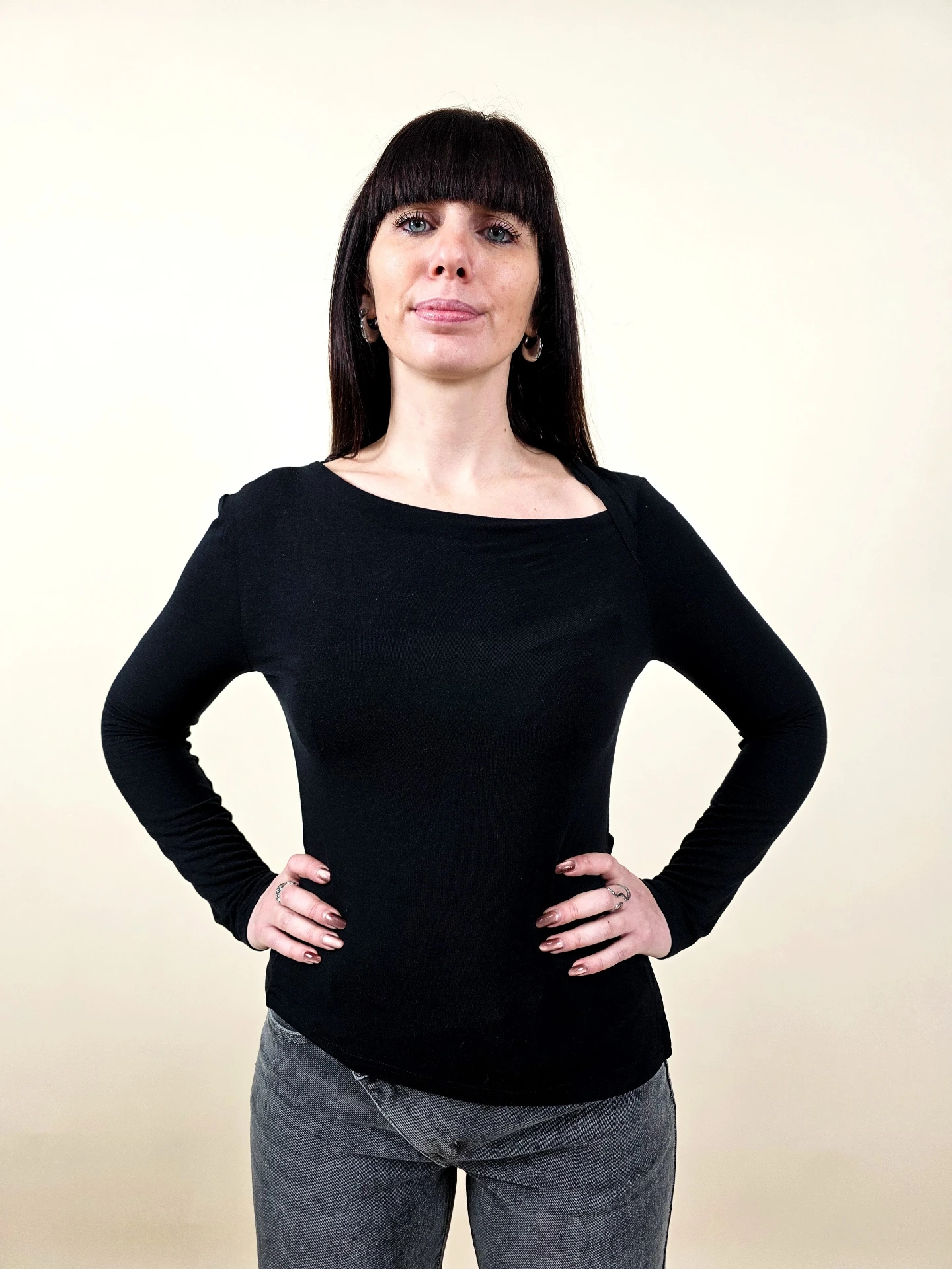 [00438_S] Top noir col bateau asymétrique (S)