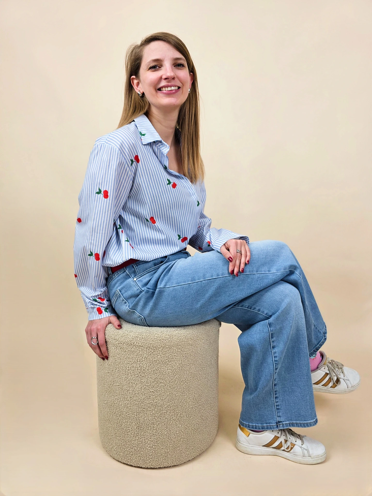 Chemise rayée bleue à motif cerises