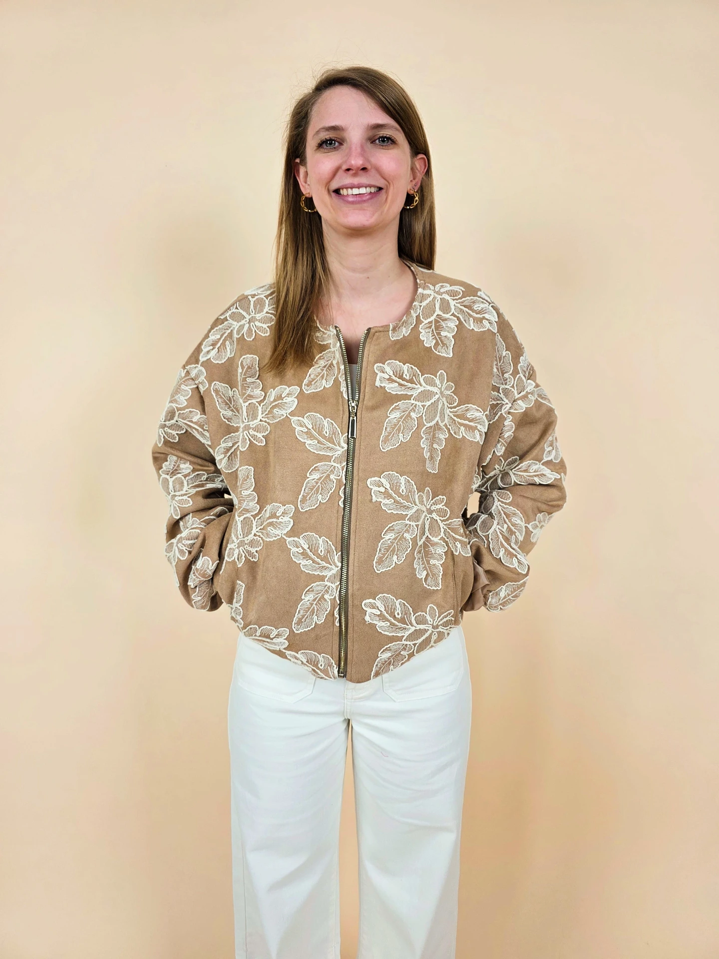 Veste bomber beige brodée de motifs feuillage