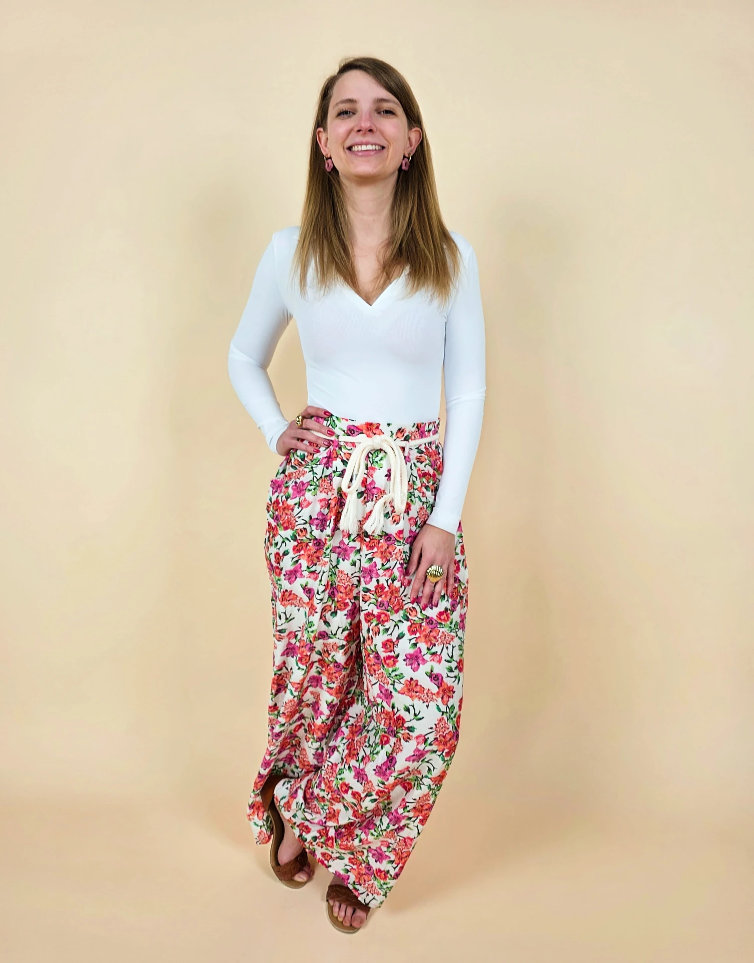 Pantalon fluide à imprimé floral et ceinture cordelette