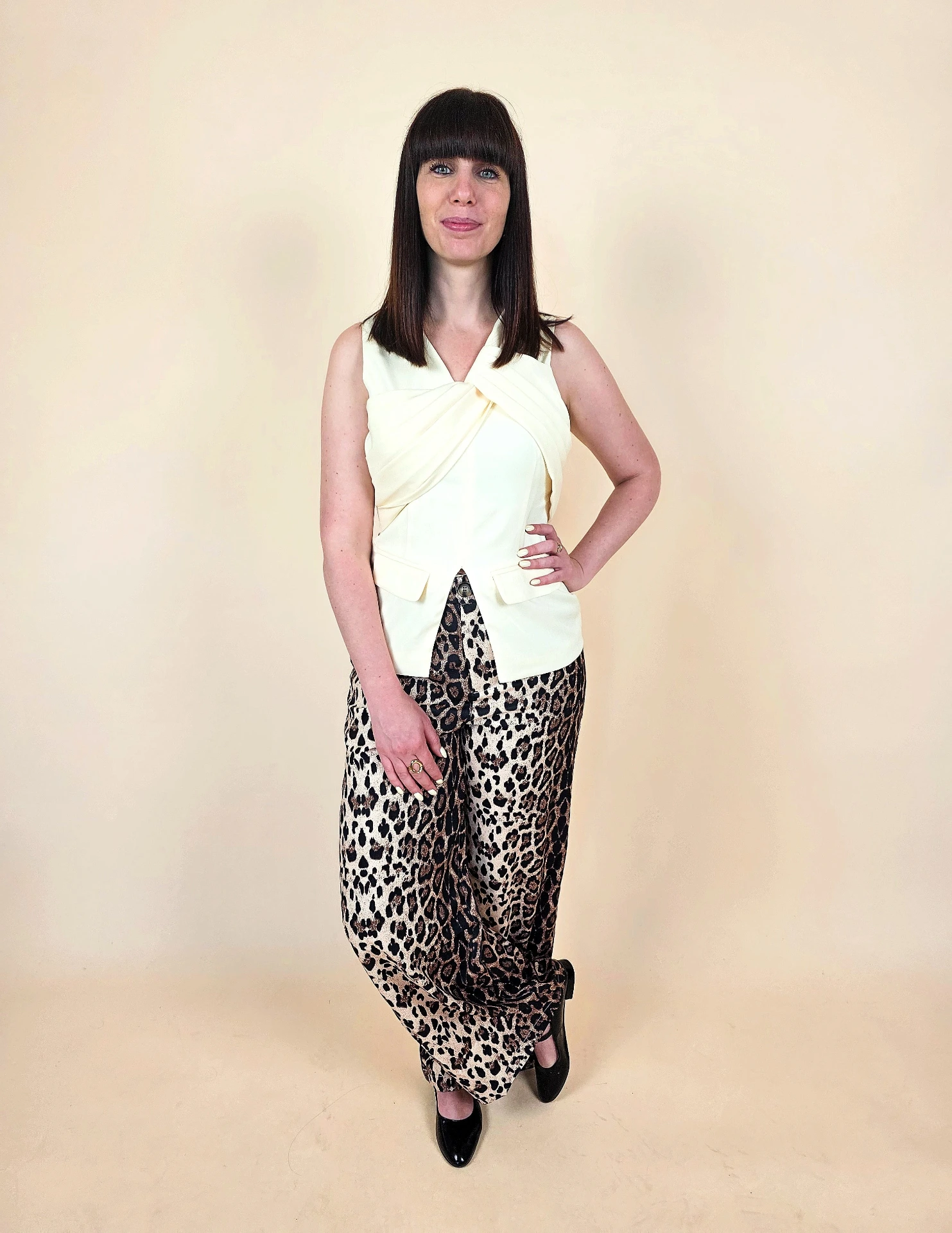 Blouse tailleur sans manches jaune pastel