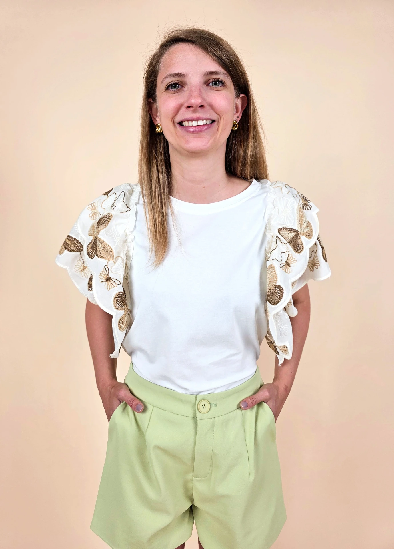 [00710] T-shirt à manches volantées en broderie anglaise papillons