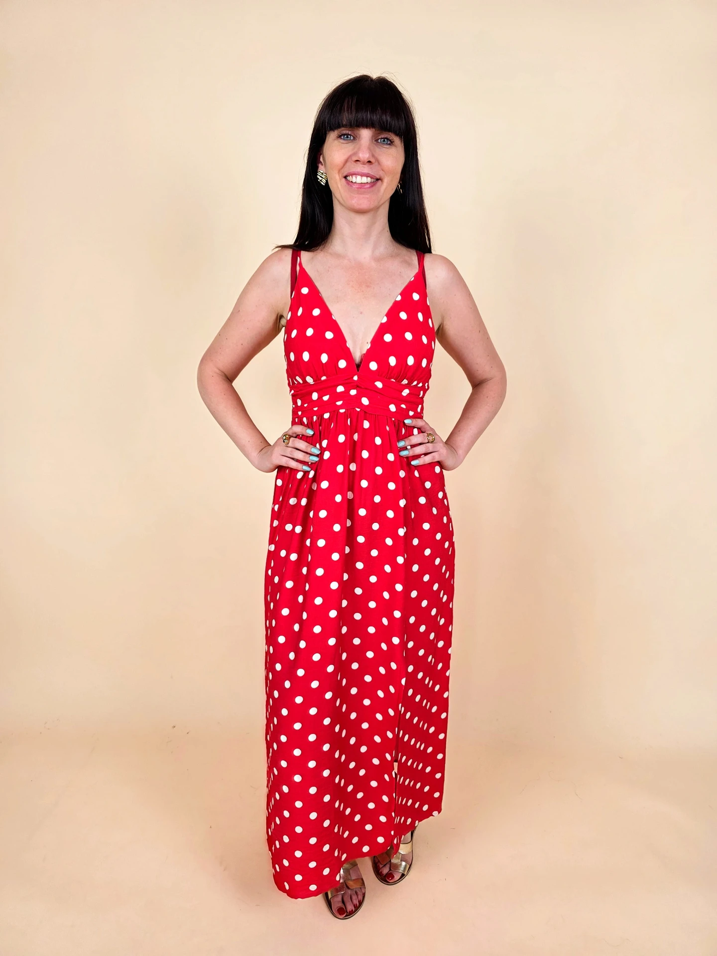 Robe rouge à pois blancs